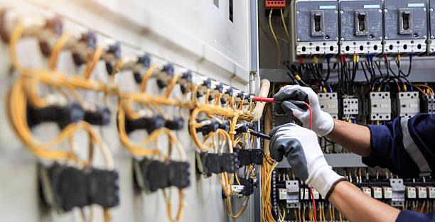 Professional Electrician technician working in Long Lake, IL